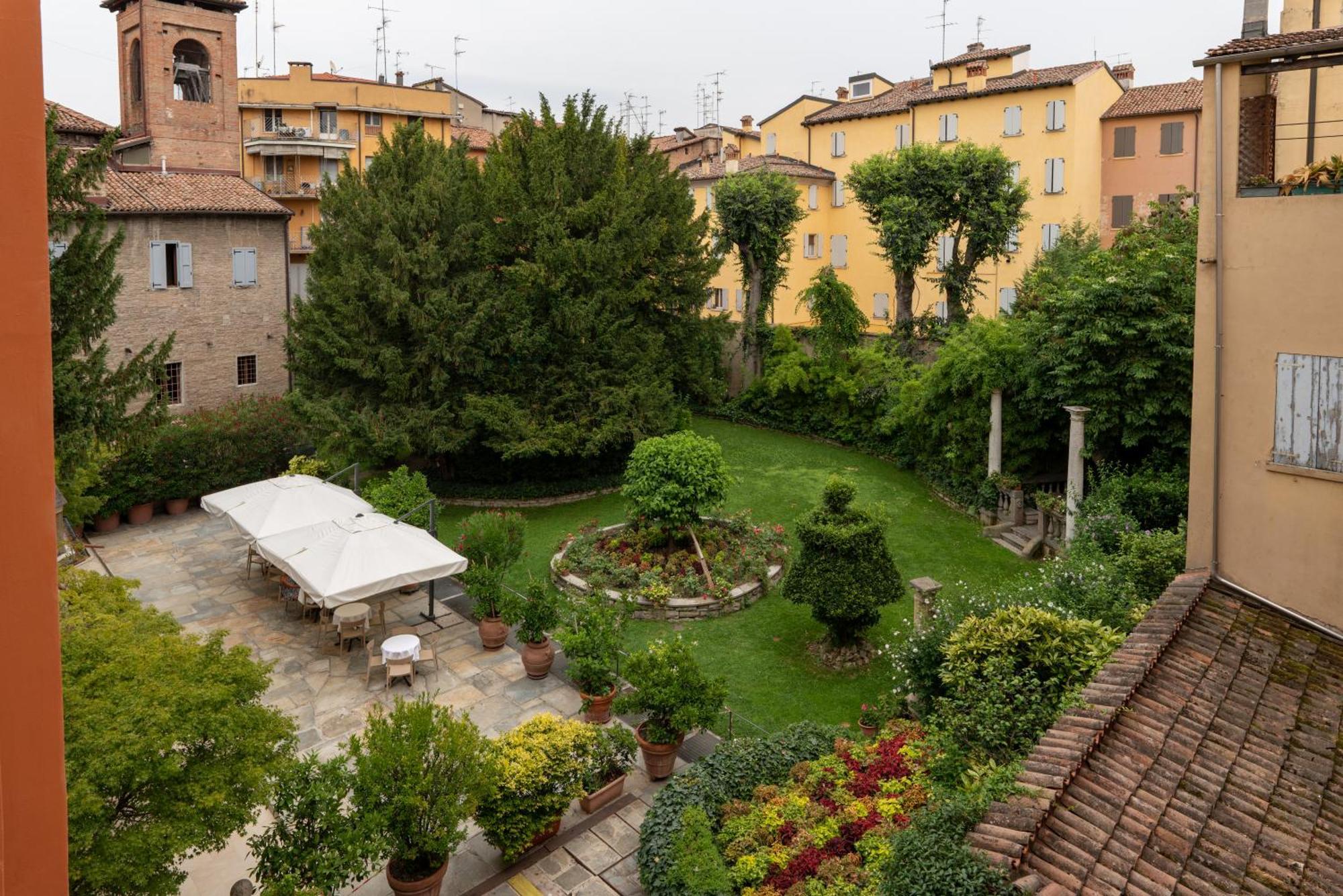 Phi Hotel Canalgrande Modena Exterior photo